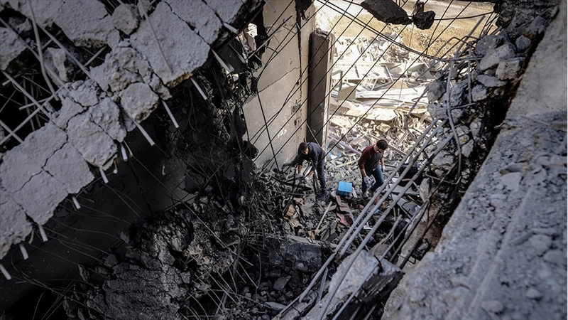 İsrail ateşkese rağmen, Gazze’nin birçok bölgesine gece boyunca yoğun saldırılar düzenledi