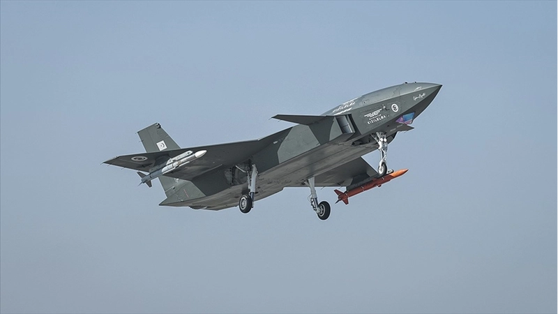 Bayraktar KIZILELMA hava-hava füzesiyle dünyada ilke imza attı