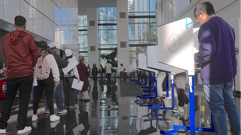 New Yorklular yeni belediye başkanını belirlemek için sandık başına gidiyor