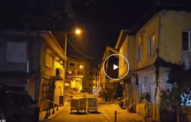 Balıkesir’in Sındırgı ilçesinde 4.3 büyüklüğünde bir deprem daha meydana geldi.