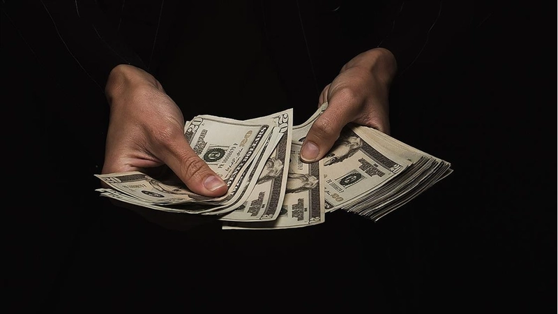 Dolar endeksi 3 ayın ardından 100 seviyesinin üzerini test etti