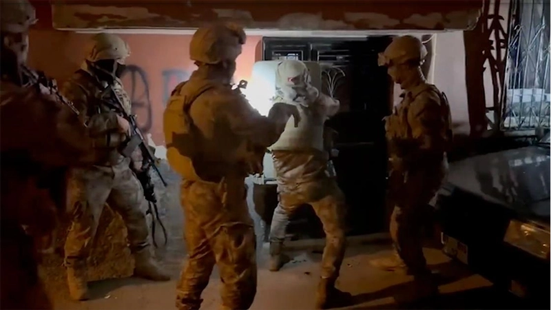 Silah ve mühimmat kaçakçılığına yönelik operasyonlarda 135 şüpheli yakalandı