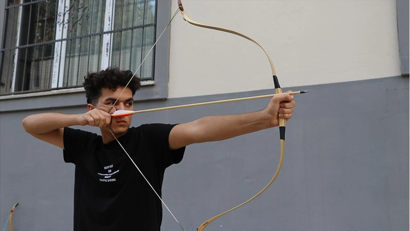 Dizilerden görüp merak saldığı okçulukta Türkiye rekoru kırdı