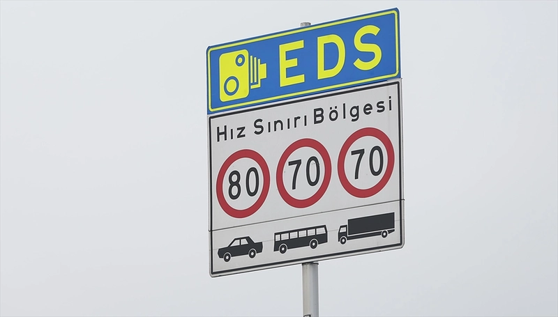 Kara yollarındaki sadeleştirme kapsamında yaklaşık 33 bin hız levhası kaldırıldı