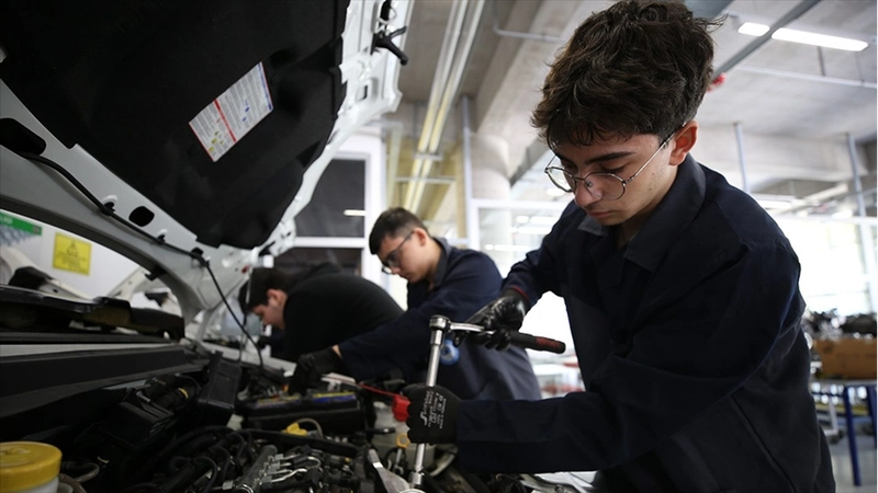 Meslek liseleri geçen yıl 7,1 milyar lira gelir elde etti