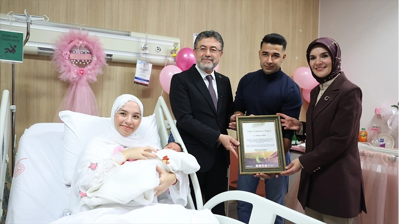 Her yeni doğan bebek ve yeni evli çift adına bir fidan 