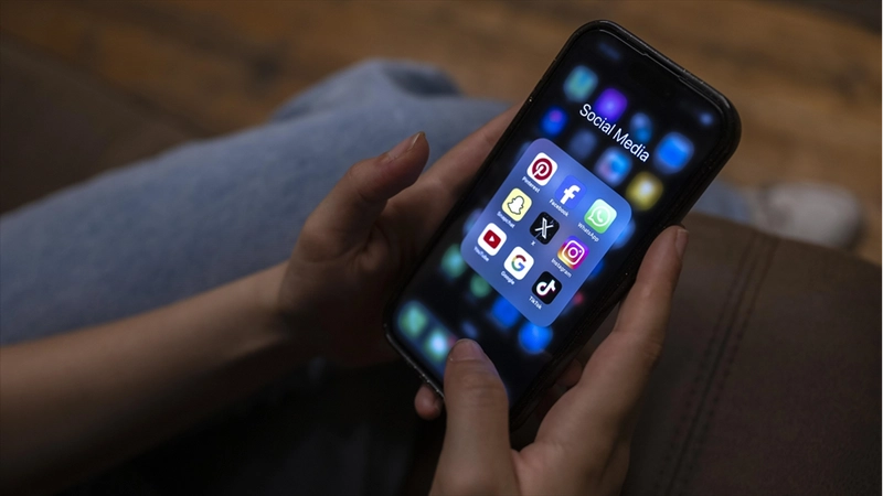 Avustralya sosyal medya kullanımına 16 yaş sınırı getiren yasayla dünyada bir ilke imza atıyor