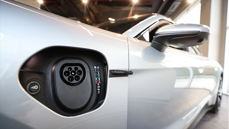 Dünyada bu yıl elektrikli araç satışları 18,5 milyona ulaştı