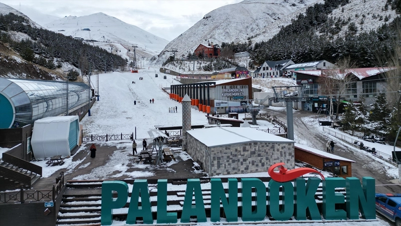 Depolanan kar ve suni karlamayla Palandöken