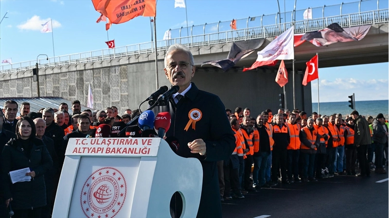 Bakan Uraloğlu: Türkiye Yüzyılı vizyonuyla yatırım, istihdam, üretim ve ihracat odaklı büyüme stratejimizi sürdürüyoruz