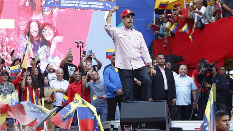 Venezuela Devlet Başkanı Maduro, dans ederek ABD
