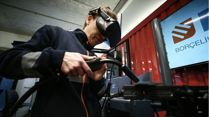 Çelik fabrikasında kurulan teknik akademide simülatörlerle 5 branşta operatör yetiştiriliyor