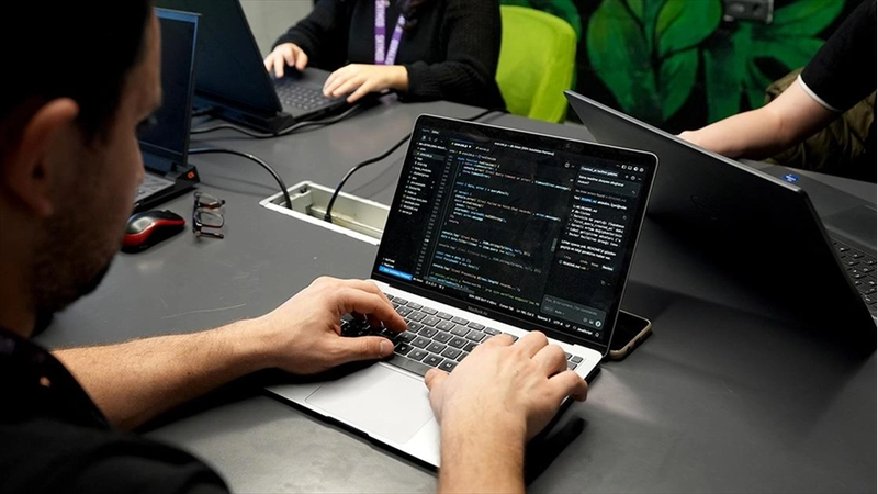 Genç girişimciler, firmalara güven veren yapay zeka uygulamasıyla sınırları aştı