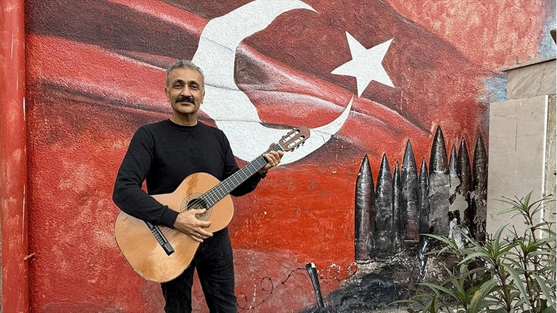 Müzik öğretmeni bestelediği şarkıyla öğrencilerine organ bağışı bilinci aşılıyor