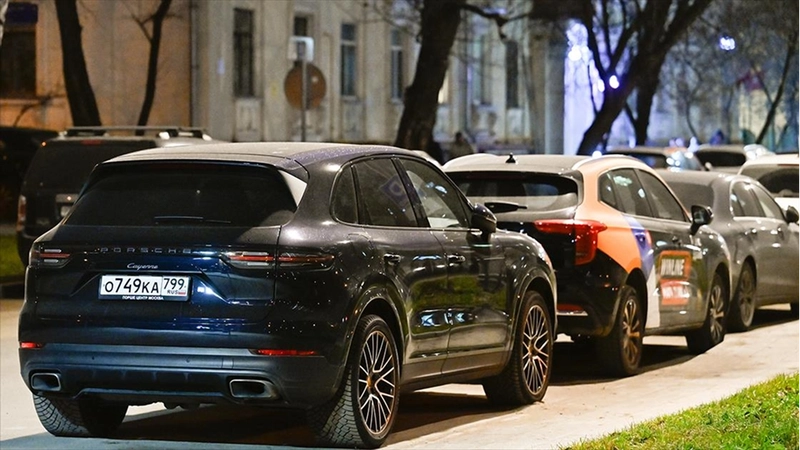 Rusya’da yüzlerce Porsche sahibi araçlarını çalıştırmakta sorun yaşadı