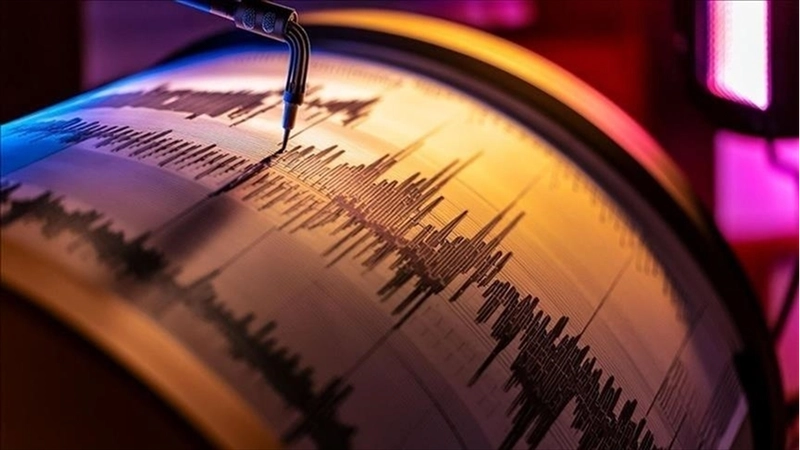 Japonya açıklarında 7,6 büyüklüğünde deprem 