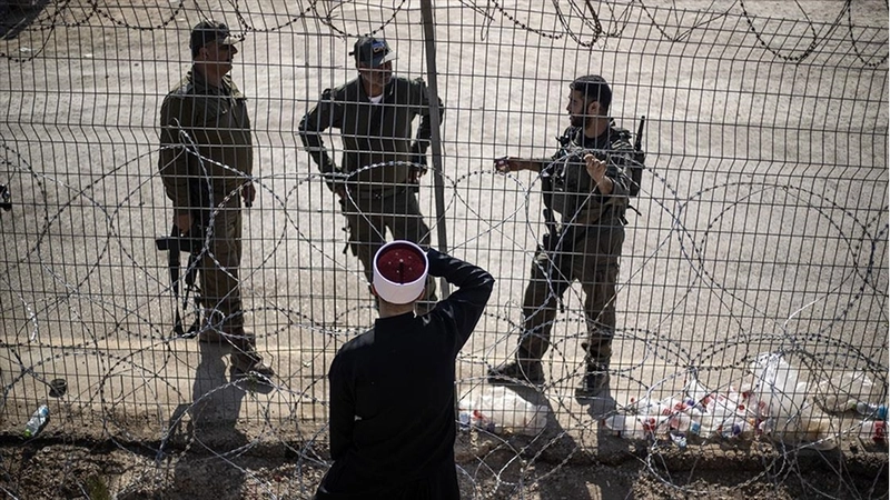 Devrimin ardından komşu ülkelerle yeni sayfa açan Suriye, İsrail