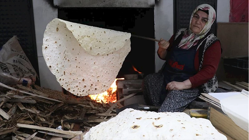 Kadınların ramazan ayı öncesi yufka, bazlama ve mantı mesaisi başladı