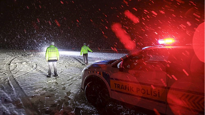 Malatya-Kayseri kara yolu kar nedeniyle ağır tonajlı araçların geçişine kapatıldı