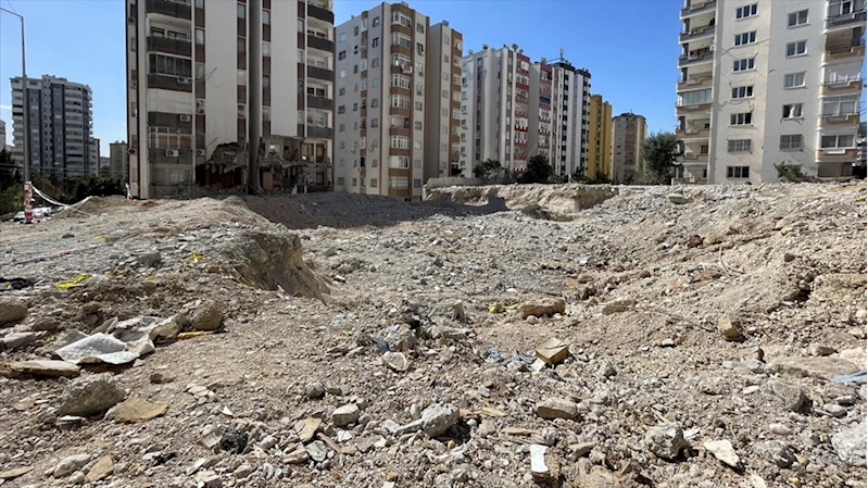 Depremde yıkılan Ekim Apartmanı