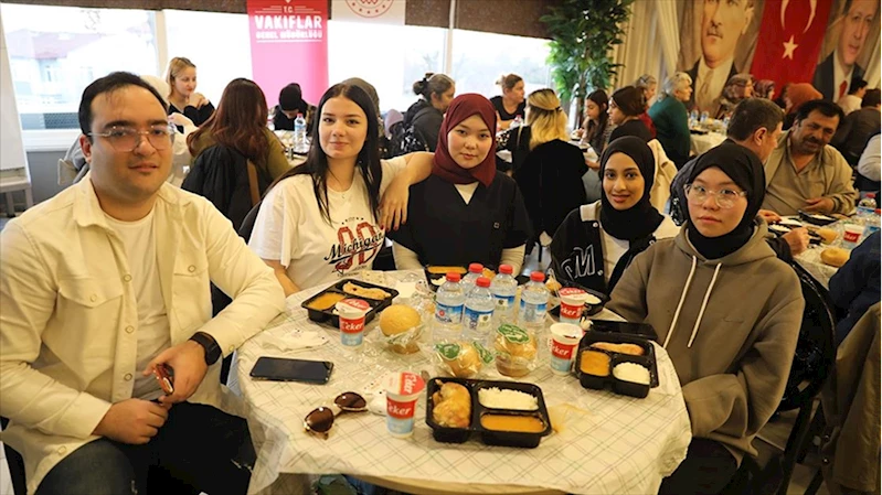 Edirne Vakıflar Bölge Müdürlüğü her gün 1500 kişiyi iftar sofralarında buluşturuyor