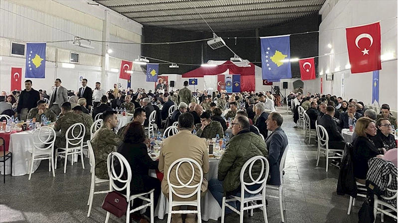 Türk askeri, Kosova’daki Sultan Murat Kışlası’nda iftar verdi