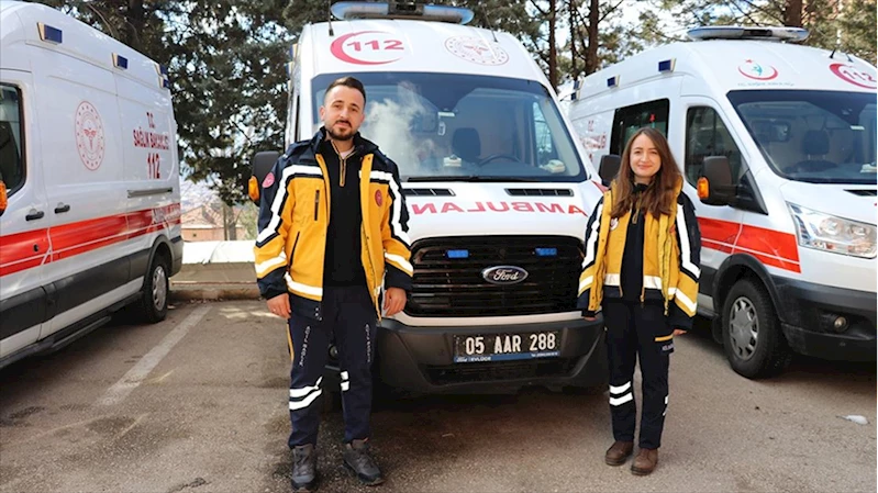 Acil tıp teknisyeni abla kardeş aynı ambulansta görev yapıyor 