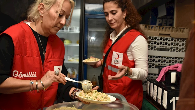 Türk Kızılaydan öğrencilere 