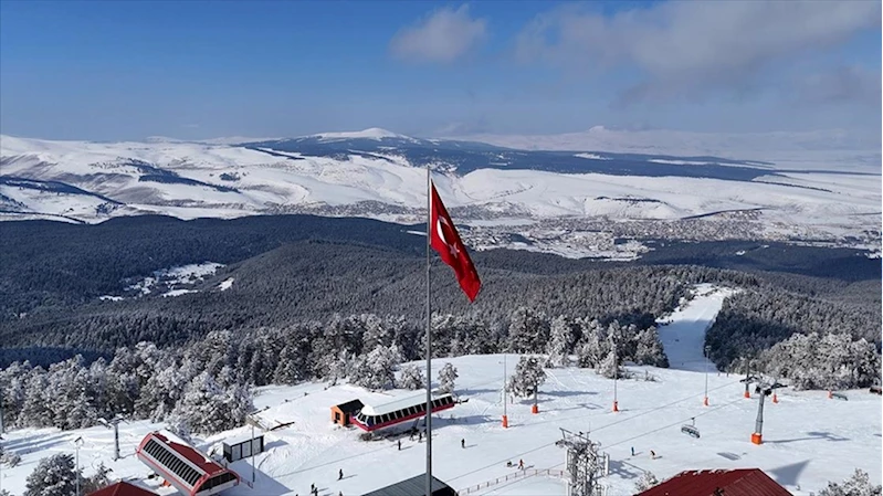 İranlı turistler nevruz tatilini Sarıkamış Kayak Merkezi