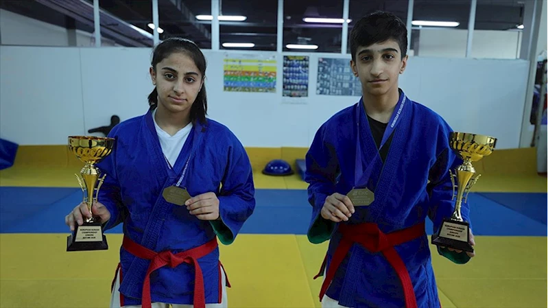 Avrupa birincisi Hakkarili kuraşçı kuzenlerin yeni hedefi dünya şampiyonluğu