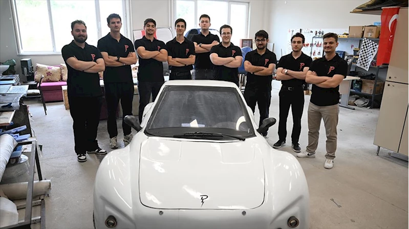 Üniversite öğrencileri ürettikleri elektrikli otomobille TEKNOFEST