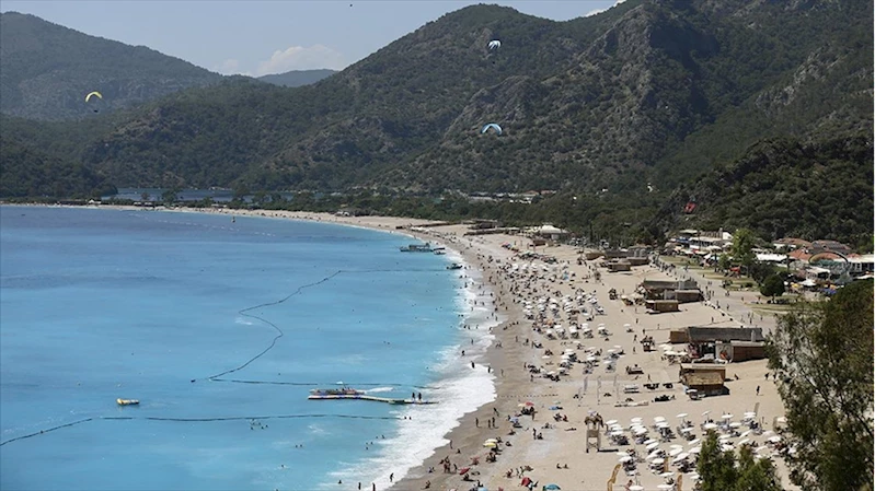Fethiye ve Marmaris sahillerinde sıcak hava yoğunluğu