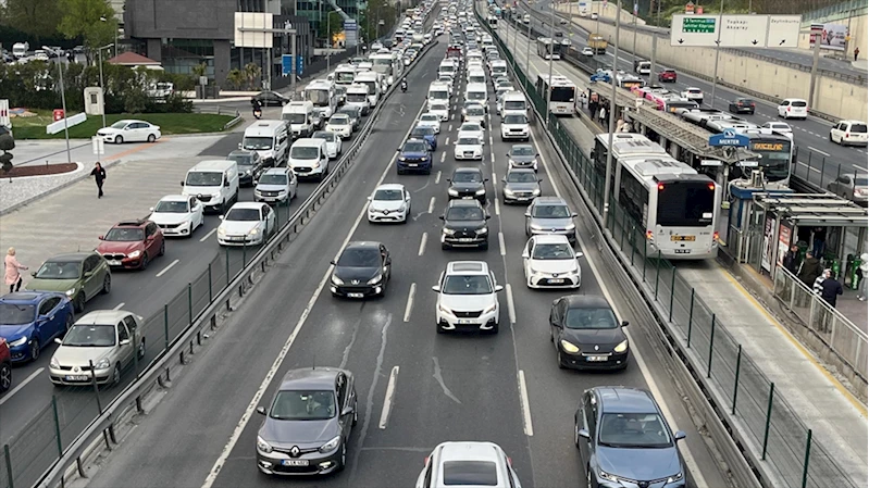 İstanbullular geçen yıl trafikte 105 saat kaybetti