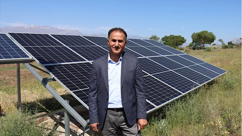 Atıl araziyi tarıma kazandıran akademisyen güneş enerjisiyle meyve ağaçları yetiştiriyor