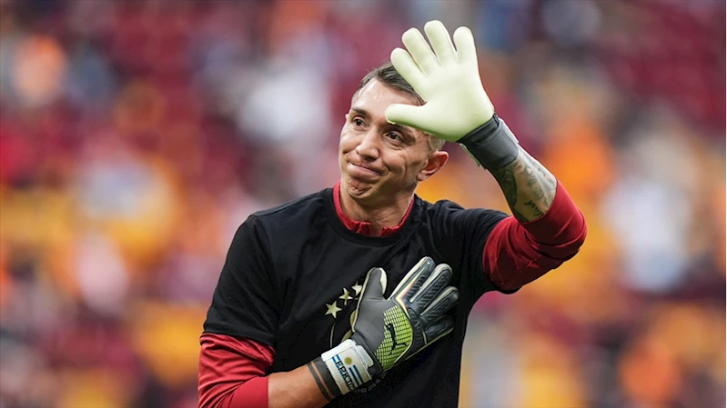 Galatasaray kariyerini sonlandıran Muslera, İstanbul