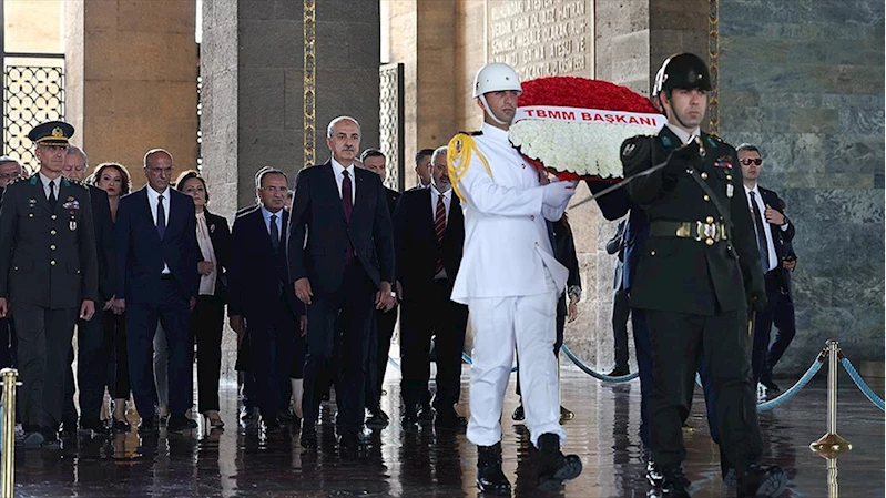 TBMM Başkanı Kurtulmuş ile Başkanlık Divanı üyeleri Anıtkabir