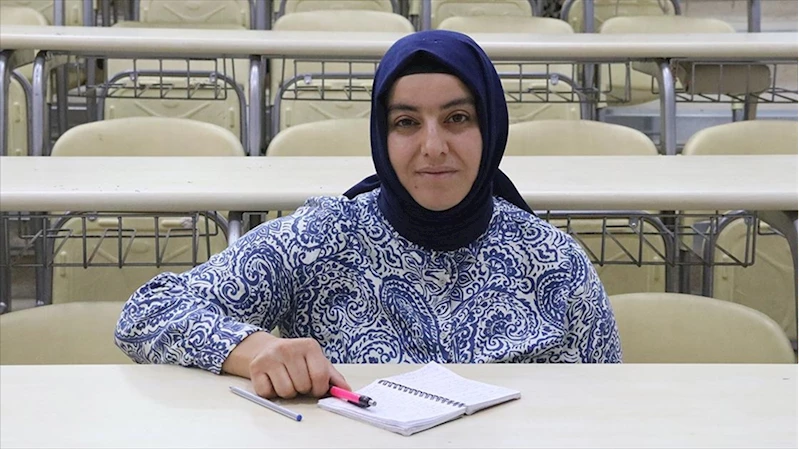 Lösemi nedeniyle hayatını kaybeden kızının üniversite hayalini gerçekleştiriyor