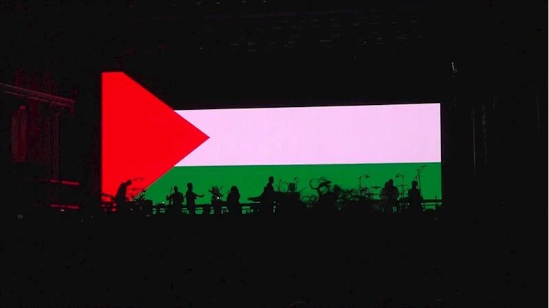 İngiliz grup Massive Attack, Sırbistan