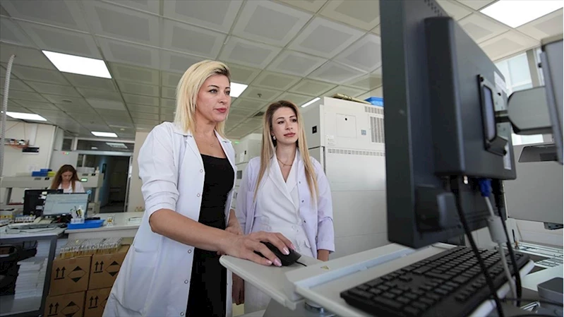 Doktor kardeşler aynı hastanede bilimsel işbirliği yapıyor