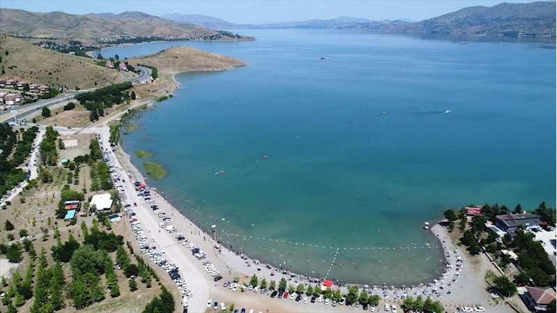 Bayramda ziyaretçi yoğunluğu Hazar Gölü sahillerini canlandırdı 
