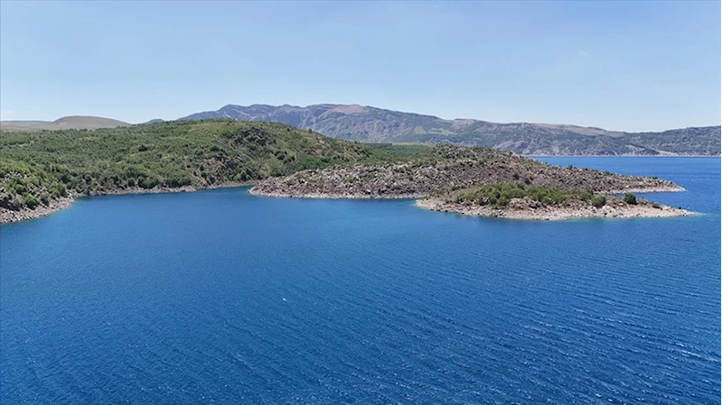 Nemrut Kalderası eşsiz güzellikleriyle ziyaretçilerini ağırlıyor
