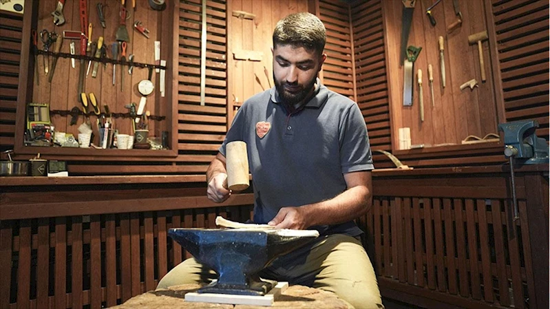Okçular Vakfında 2 bin yıllık yöntemlerle geleneksel yay üretildi