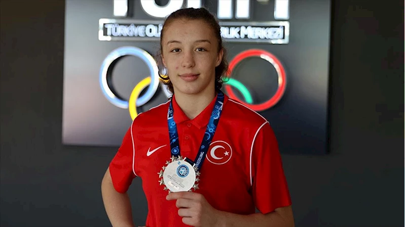 Milli güreşçi Eylem Engin bronz madalya kazandı