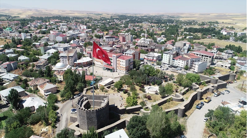 Akademisyenler, Malazgirt Kalesi