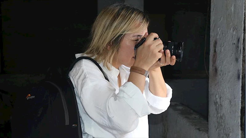 Sokak fotoğrafı tutkunu hemşire makinesini yanından ayırmıyor