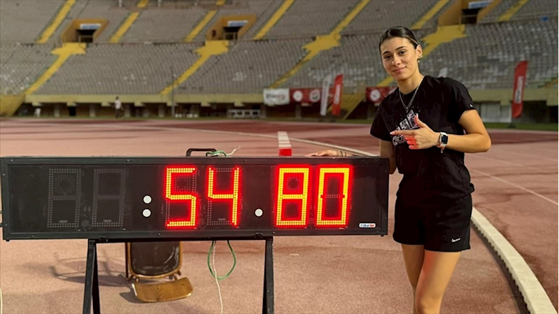 Para atlet Aysel Önder, kadınlar 400 metre dünya rekorunu kırdı