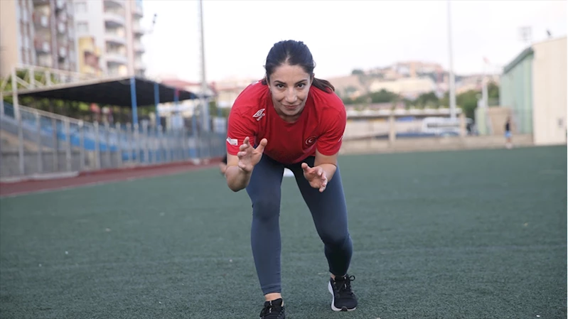 Ön yargıları kırarak güreşte tarih yazan Evin, olimpiyat madalyasıyla mindere veda etmek istiyor