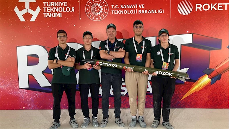 Lise öğrencileri geliştirdikleri roketle TEKNOFEST