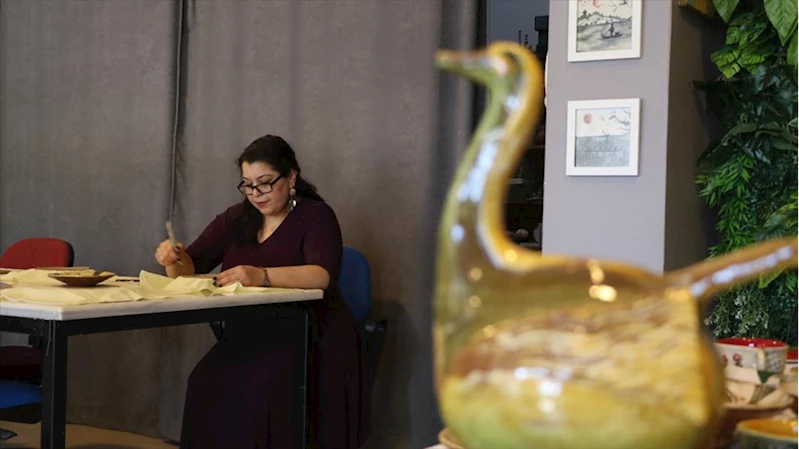 Arkeolojik kazılarda çıkan eserlerden etkilenen ev hanımı seramik sanatçısı oldu