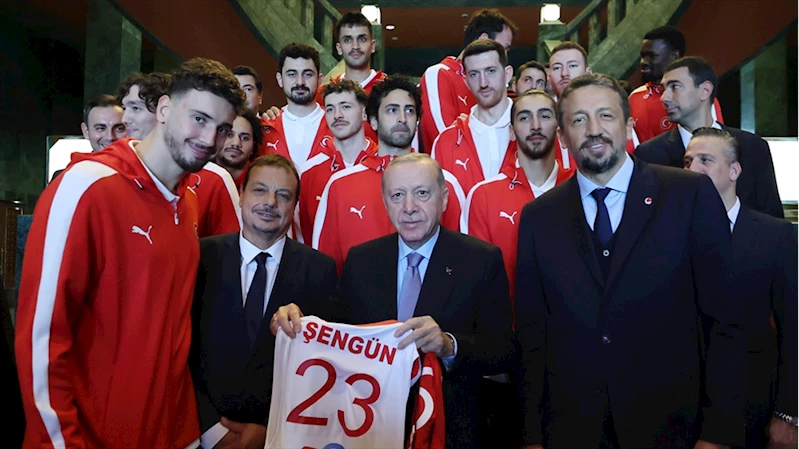 Cumhurbaşkanı Erdoğan A Milli Erkek Basketbol Takımı